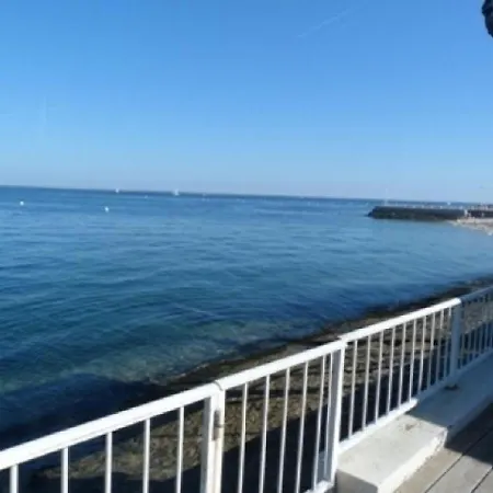 House Arcachon, A 100 M Du Centre-ville Et De Lepi Legallais  En 1ere Ligne, Acces Direct Et Privatif A La Plage. Casa de Férias *